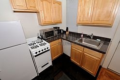 Apartment Hell's Kitchen - Kitchen