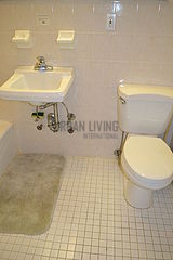 Apartment Midtown East - Bathroom