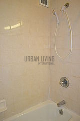 Apartment Midtown East - Bathroom