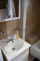 Apartment East Harlem - Bathroom