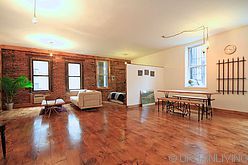 Loft Little Italy - Living room
