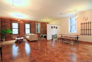 Loft Little Italy - Living room