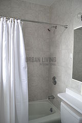 Apartment Theatre District - Bathroom