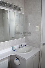 Apartment Theatre District - Bathroom