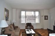 Apartment Theatre District - Living room