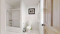 Apartment Fashion District - Bathroom