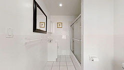 Apartment Fashion District - Bathroom