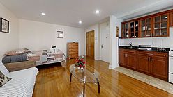 Apartment Fashion District - Living room