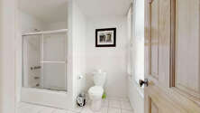 Apartment Fashion District - Bathroom