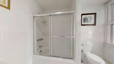 Apartment Fashion District - Bathroom