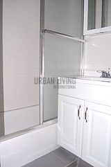 Apartment East Harlem - Bathroom