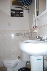 House Bushwick - Bathroom