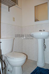 House Bushwick - Bathroom