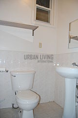 House Bushwick - Bathroom