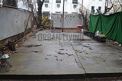 House Bushwick - Yard