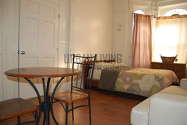 House Bushwick - Living room