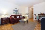 Apartment Theatre District - Living room