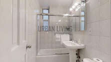 Apartment Theatre District - Bathroom