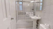 Apartment Theatre District - Bathroom