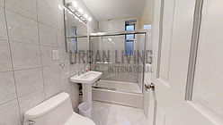 Apartment Theatre District - Bathroom
