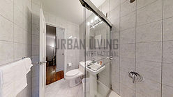Apartment Theatre District - Bathroom