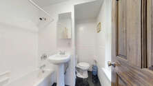 Apartment Fashion District - Bathroom