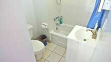 Apartment Fashion District - Bathroom