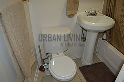 House Bushwick - Bathroom