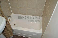 House Bushwick - Bathroom