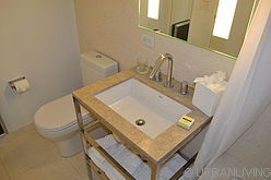 Apartment Theatre District - Bathroom