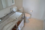 Apartment Theatre District - Bathroom 2