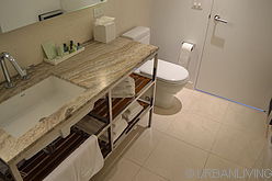 Apartment Theatre District - Bathroom