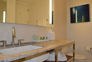 Apartment Theatre District - Bathroom