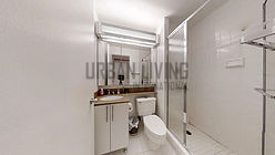 Apartment Theatre District - Bathroom