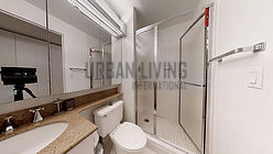 Apartment Theatre District - Bathroom