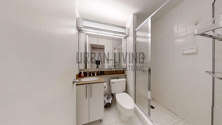 Apartment Theatre District - Bathroom