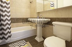 Moderner Wohnsitz Yorkville - Badezimmer