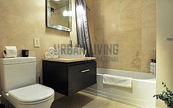 Modern residence Financial District - Bathroom