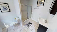Apartment Fashion District - Bathroom