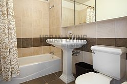 Modern residence Yorkville - Bathroom 2