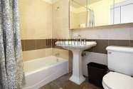 Modern residence Yorkville - 浴室