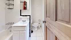 Apartment Fashion District - Bathroom