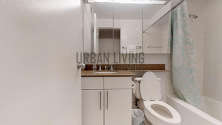 Apartment Theatre District - Bathroom