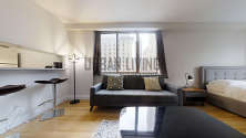 Apartment Theatre District - Living room