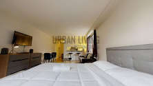 Apartment Theatre District - Living room