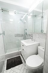 Apartment Yorkville - Bathroom