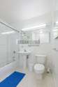 Apartment Hell's Kitchen - Bathroom