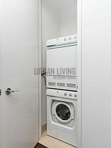 Modern residence Financial District - Bathroom