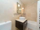 Modern residence Financial District - Bathroom