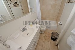 Apartment Hell's Kitchen - Bathroom